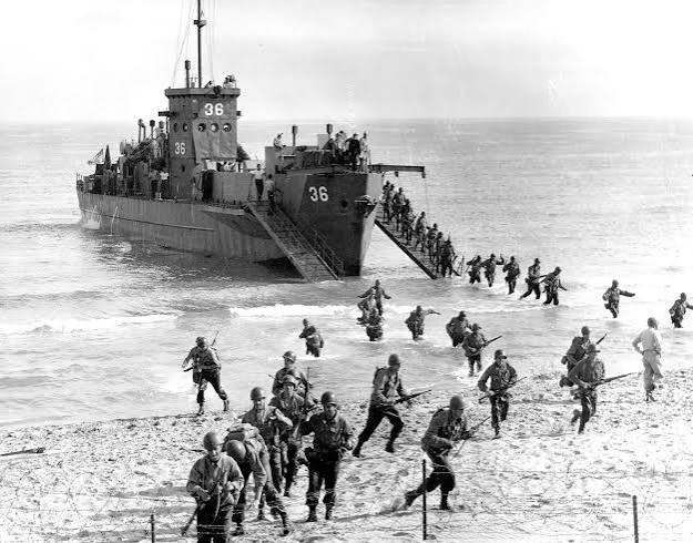 Allied troops landing during Operation Torch, November 8, 1942 — the amphibious assault on the North African coast that ended Vichy rule in Morocco and freed the Jewish community from racial legislation